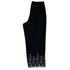 Women’s Black & White Dina K Floral Stitched Capri Slacks 🖤